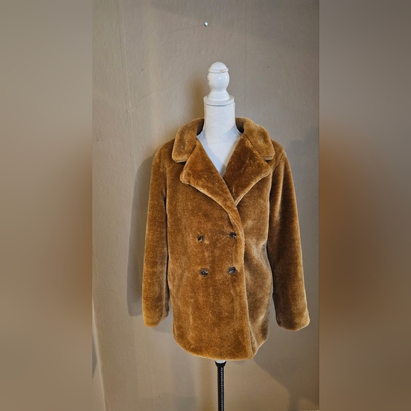 wild fable Jackets & Blazers - Women's Tan Faux Fur Teddy Coat Like New.